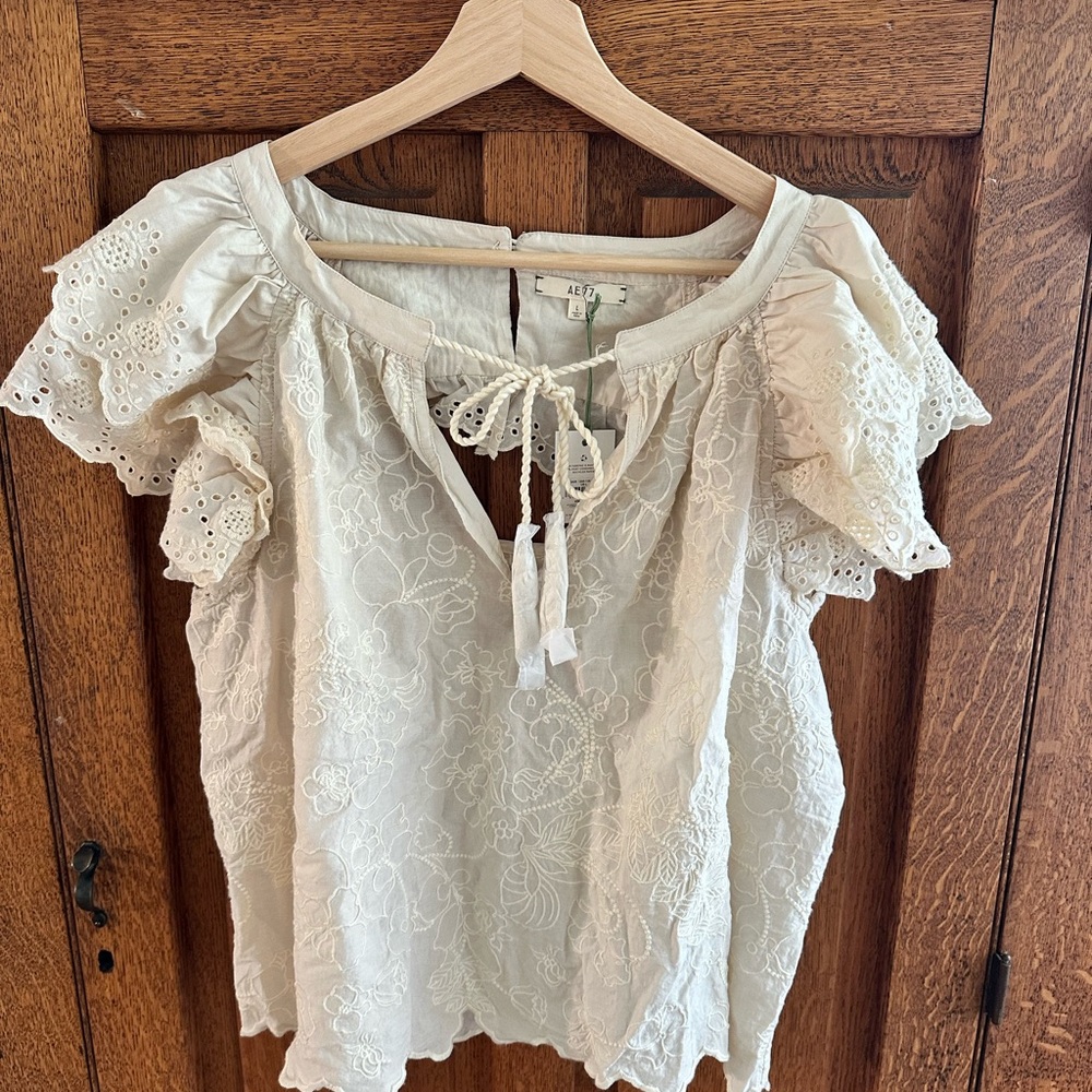 NWT AE77 (American Eagle Luxe collection) Eyelit Blouse - Picture 2 of 5